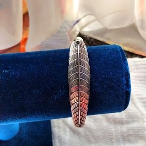 NWT Paparazzi Feather Bracelet